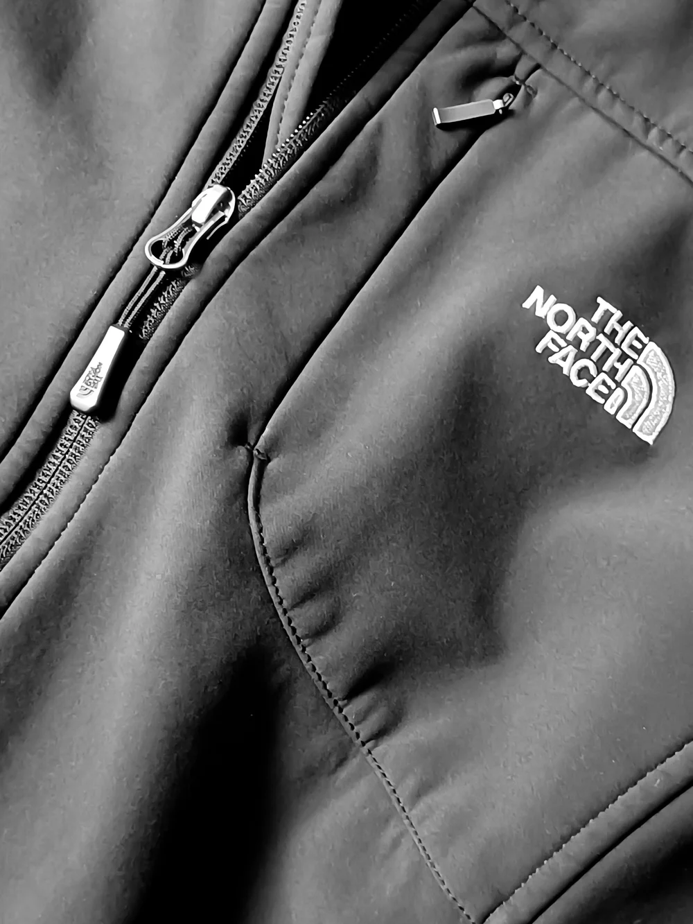 New The North Face Women’s Apex Bionic 2 WindWall SoftShell Jacket In Black - Picture 5 of 10